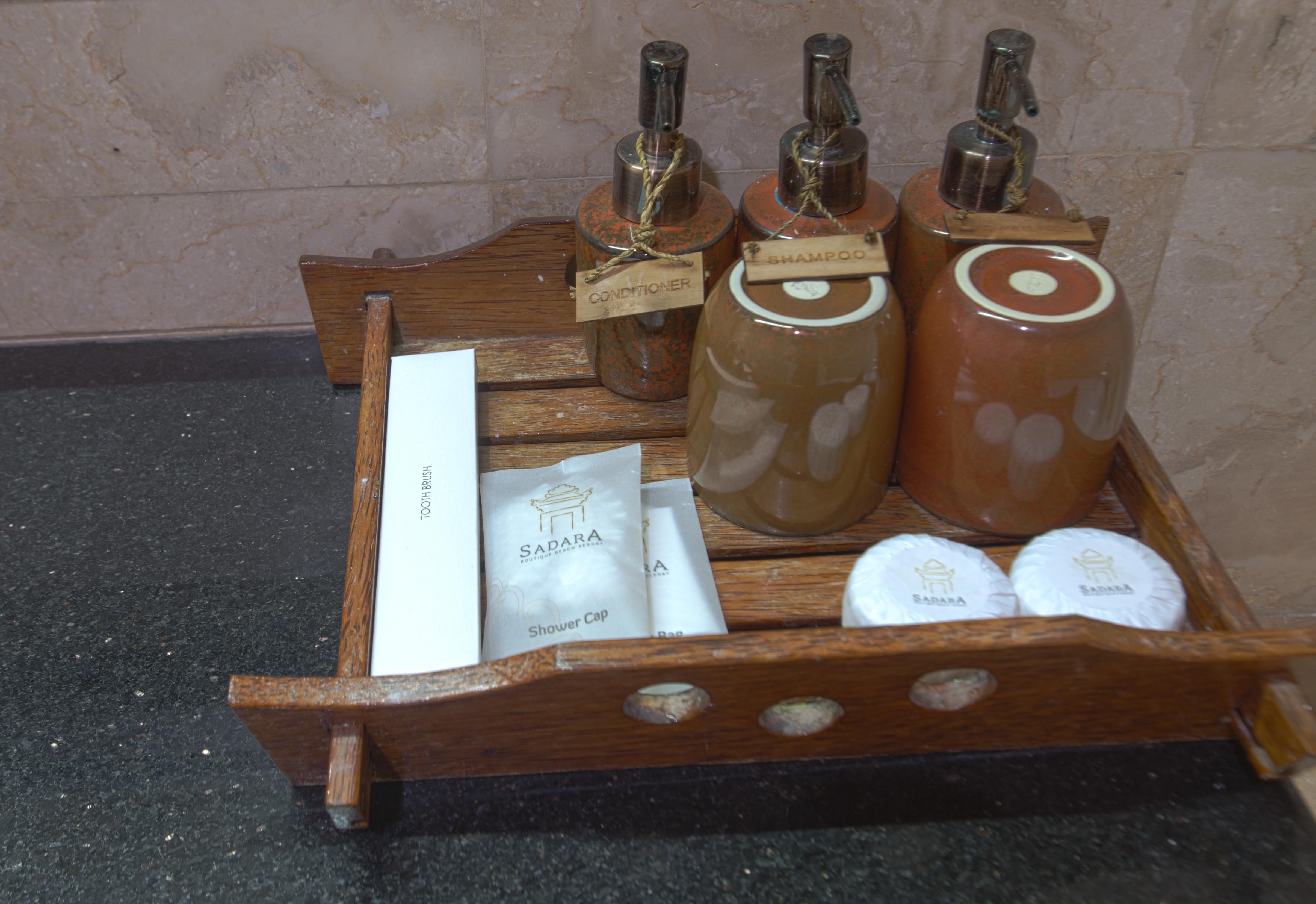 Sadara Resort Nusa Dua  Eksteriør bilde Soap and shampoo dispensers in a hotel bathroom